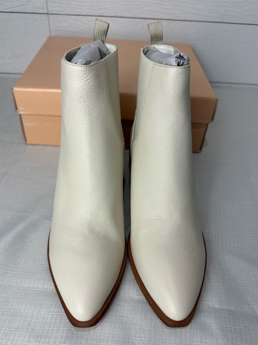 NEW Chinese Laundry Filip Bootie in Ecru 9.5